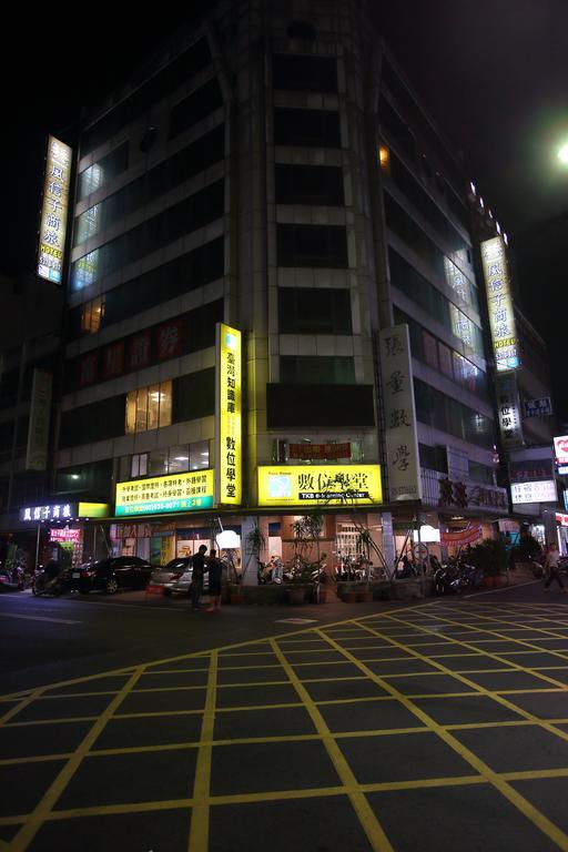 Fun House - Douliu Branch Hotel Exterior foto