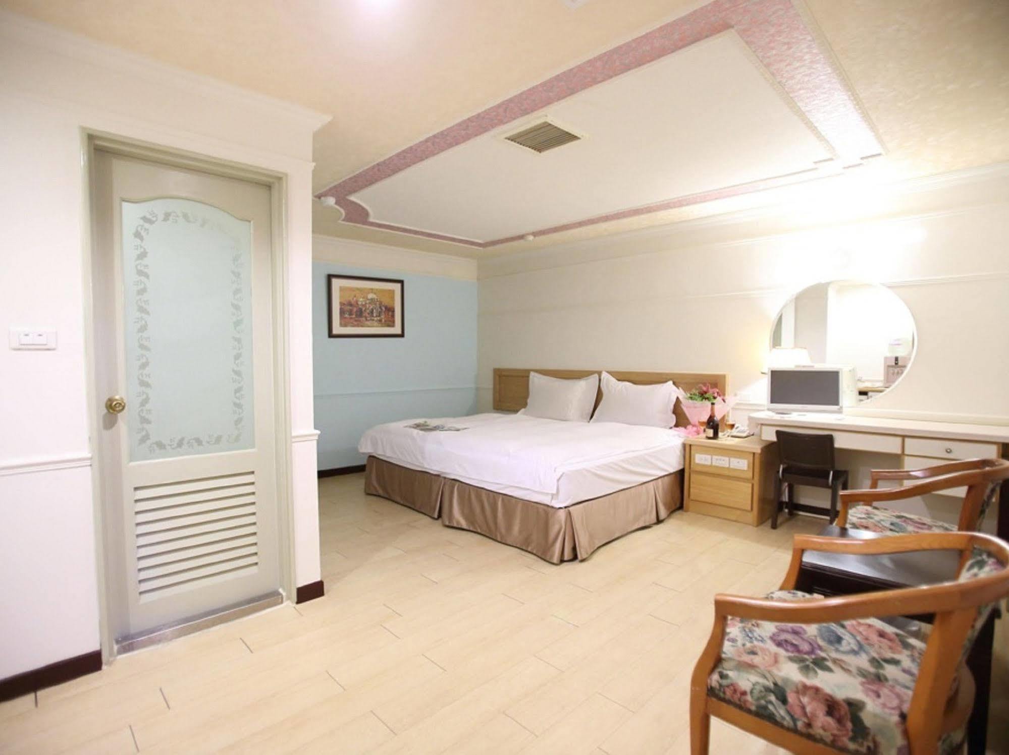 Fun House - Douliu Branch Hotel Exterior foto