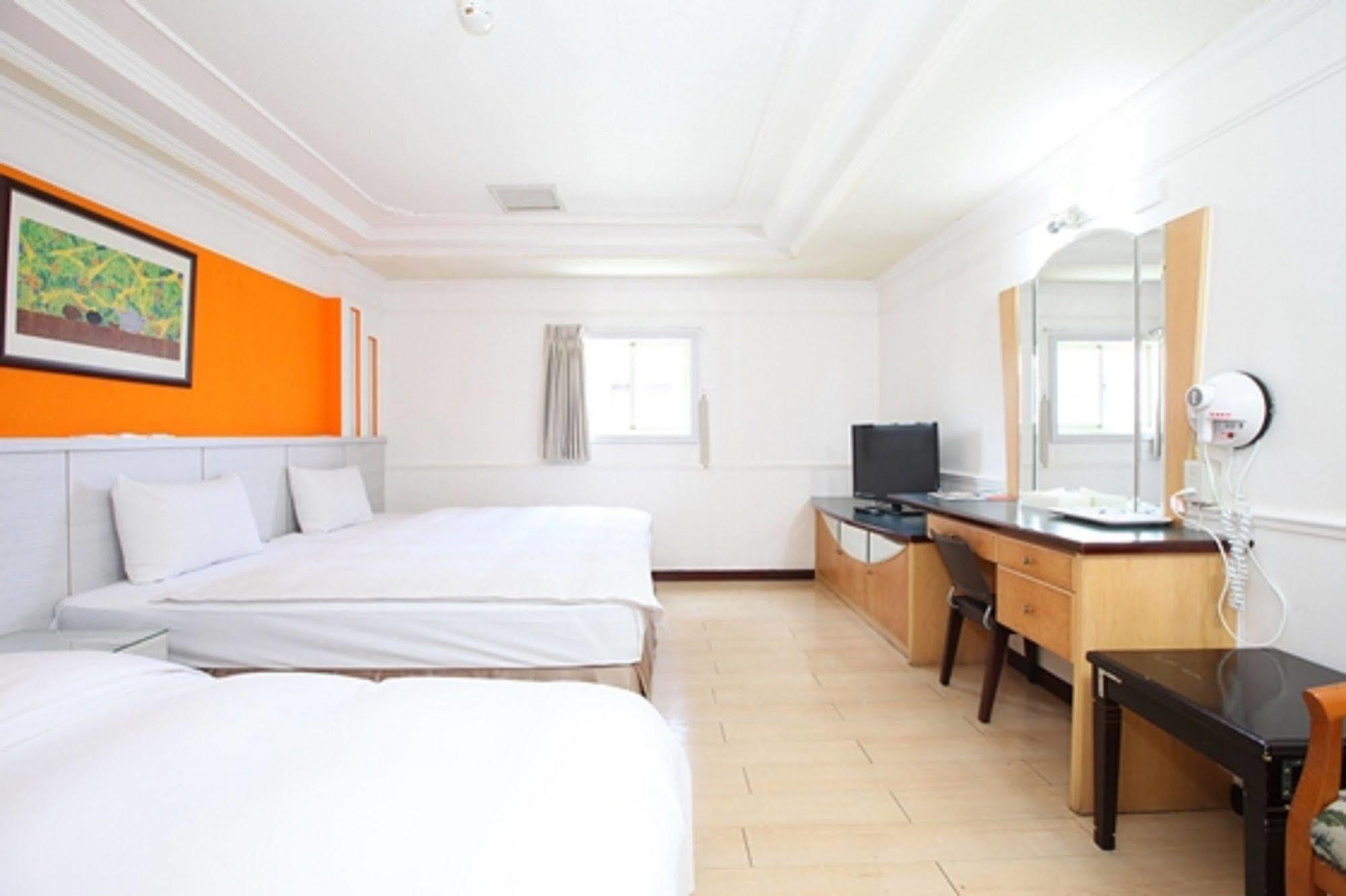 Fun House - Douliu Branch Hotel Exterior foto