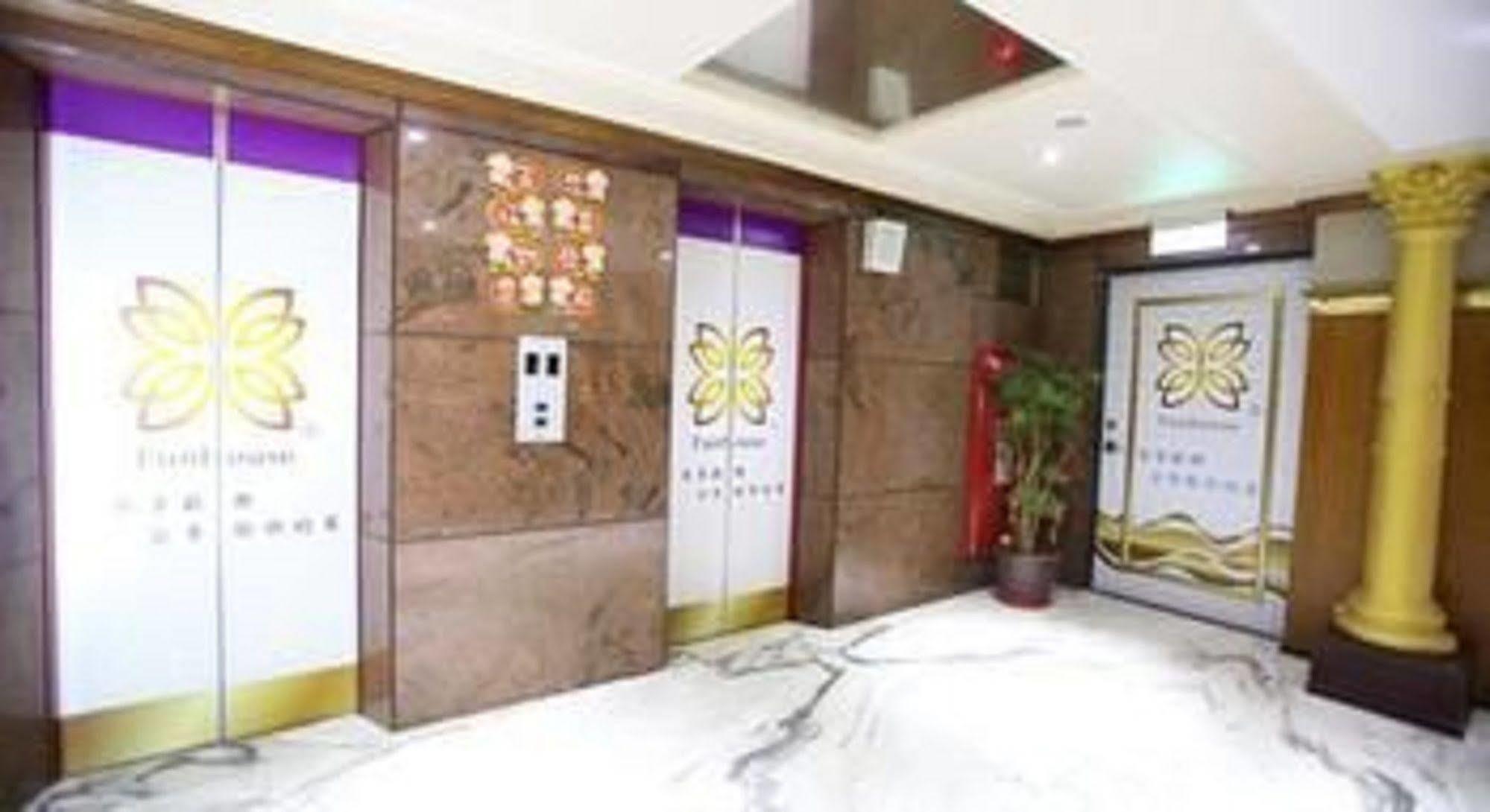 Fun House - Douliu Branch Hotel Exterior foto